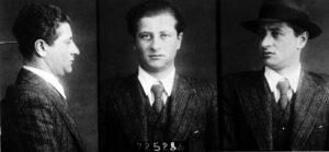 Bruno Kreisky nach seiner Verhaftung 1935, Polizeifoto. (Stiftung Bruno Kreisky Archiv)