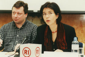 Vortrag und Diskussion Sprache - Politik - Öffentlichkeit, Wirkung und Wandlung der Sprache im politischen Diskurs im November 2000. Am Foto zu sehen sind Karl Duffek, eh. Direktor des Karl-Renner-Instituts und Christine Muttonen, eh. Abgeordnete zum Nationalrat. (Foto: Renner-Institut/Petra Spiola)